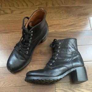Black Sabrina Frye boots, used in great condition!